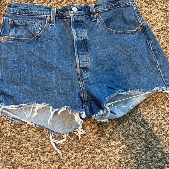 womens Levi 501 dark wash blue jean denim shorts size 31 - Picture 4 of 5